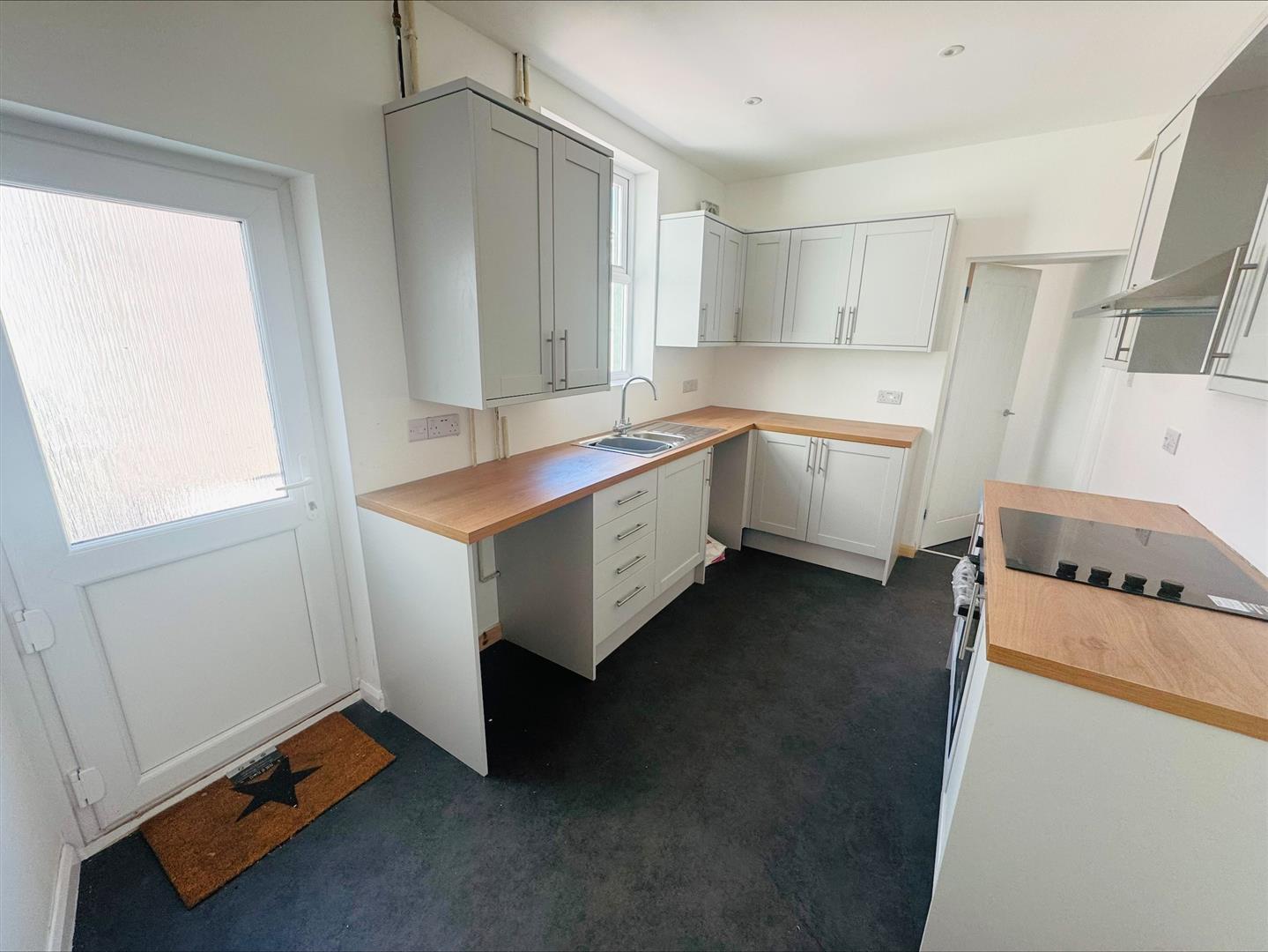 Pembrey Road, Llanelli, SA15 3BL